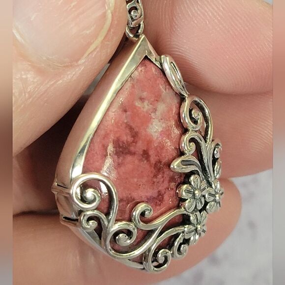 Norwegian Thulite Solitare Pendant - Picture 3 of 10